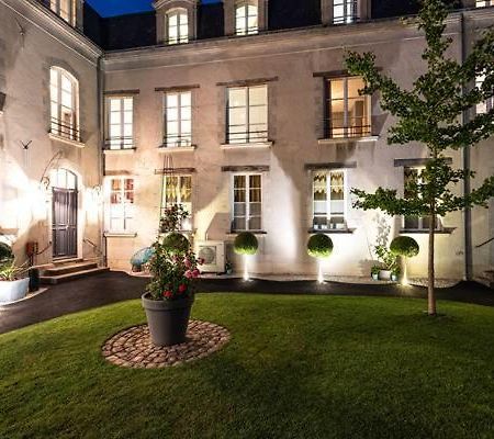 A Cote De La Place Du Pilori Angers Exterior photo