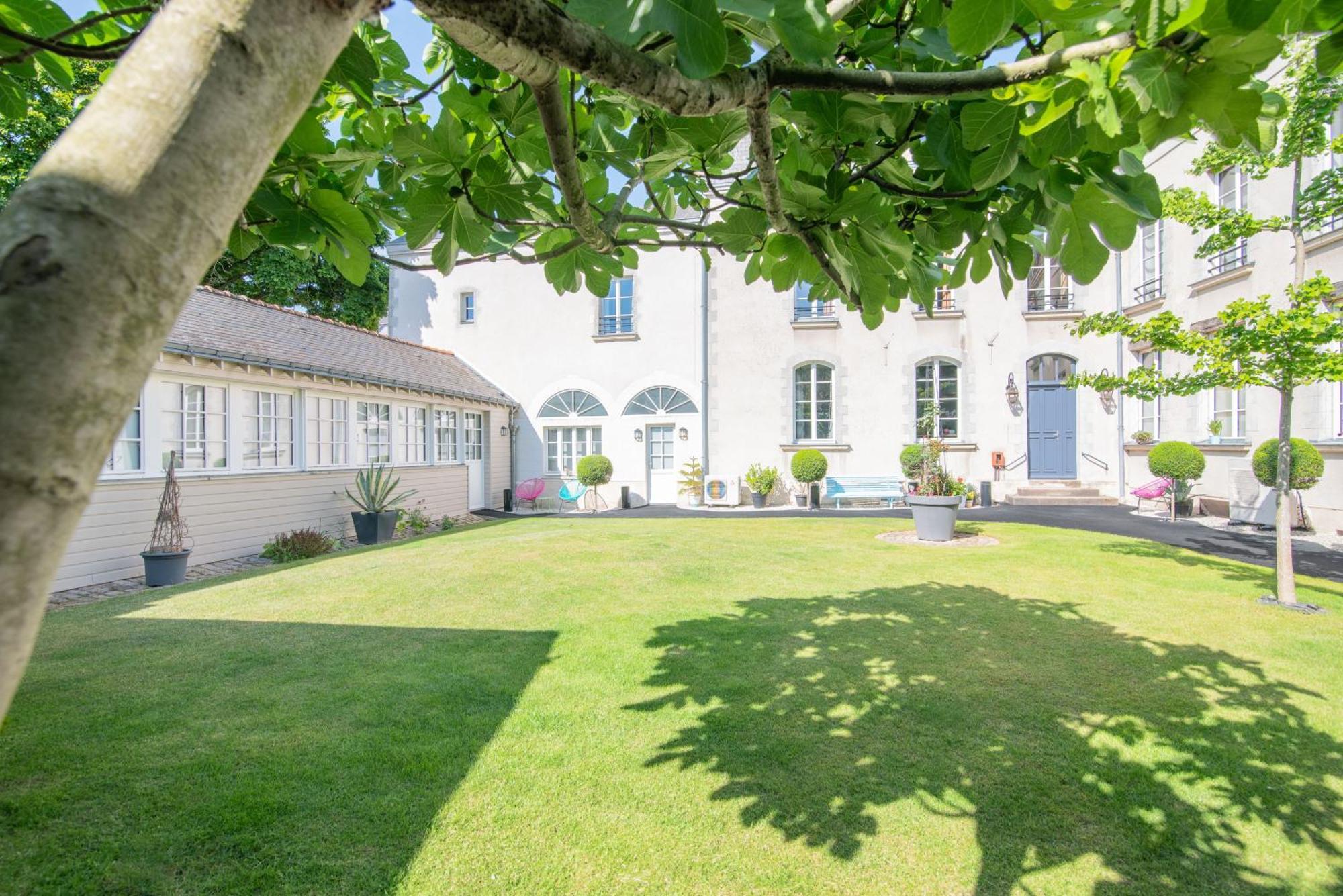 A Cote De La Place Du Pilori Angers Exterior photo